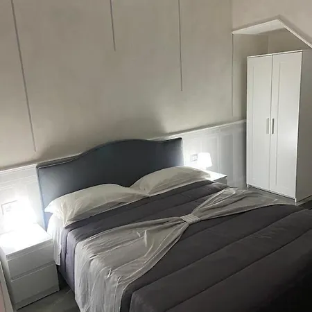 Ester 5 * Napels